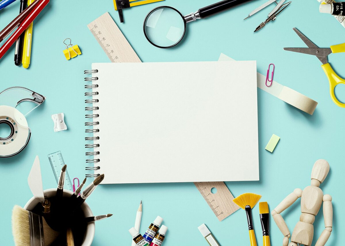 Perlengkapan alat tulis dan notebook